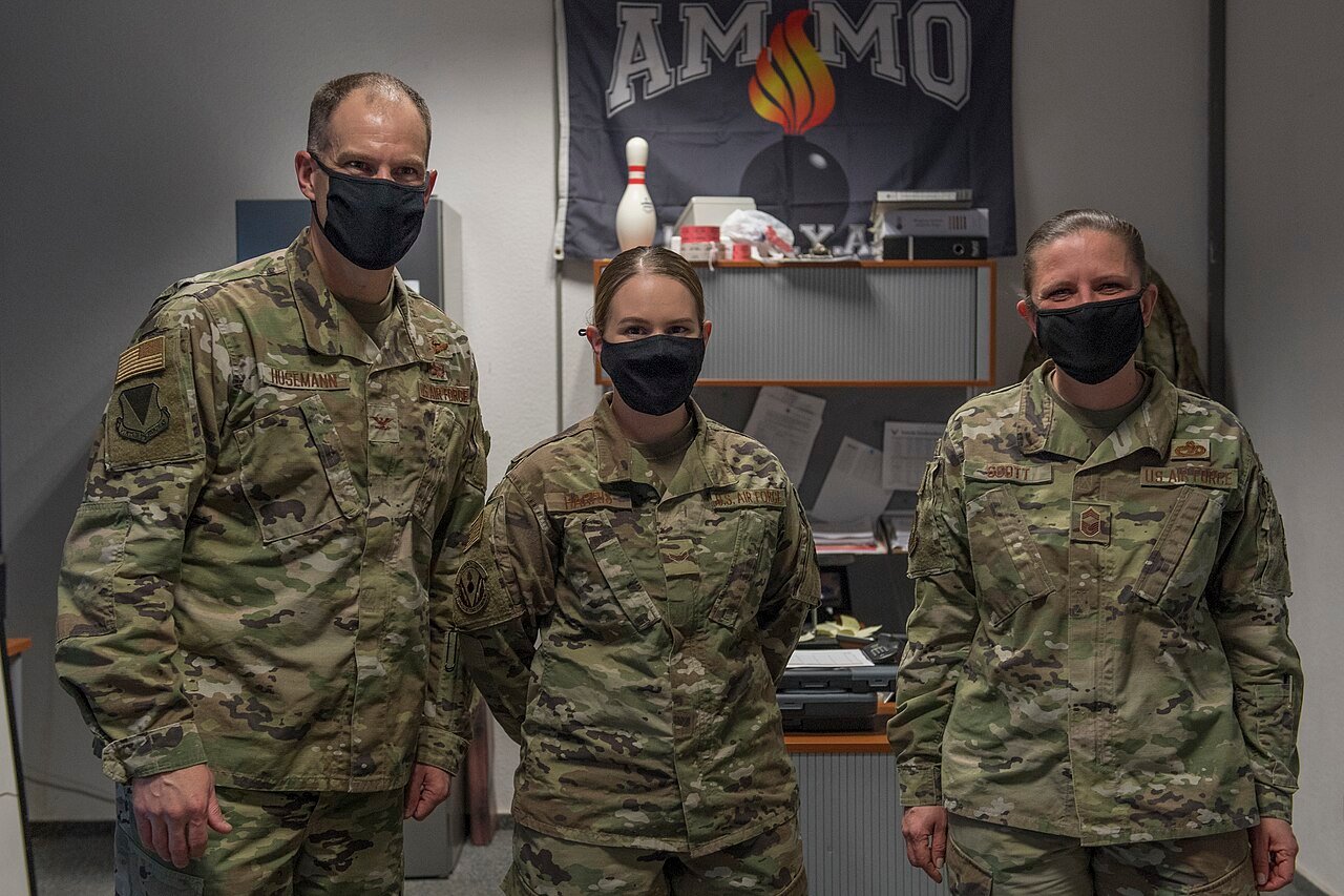 86th MUNS Airman provides premier customer support (6481175).jpg