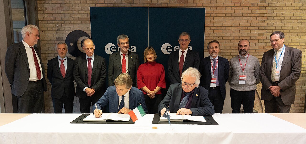 Comet Interceptor contract signing ESA24643784.jpg