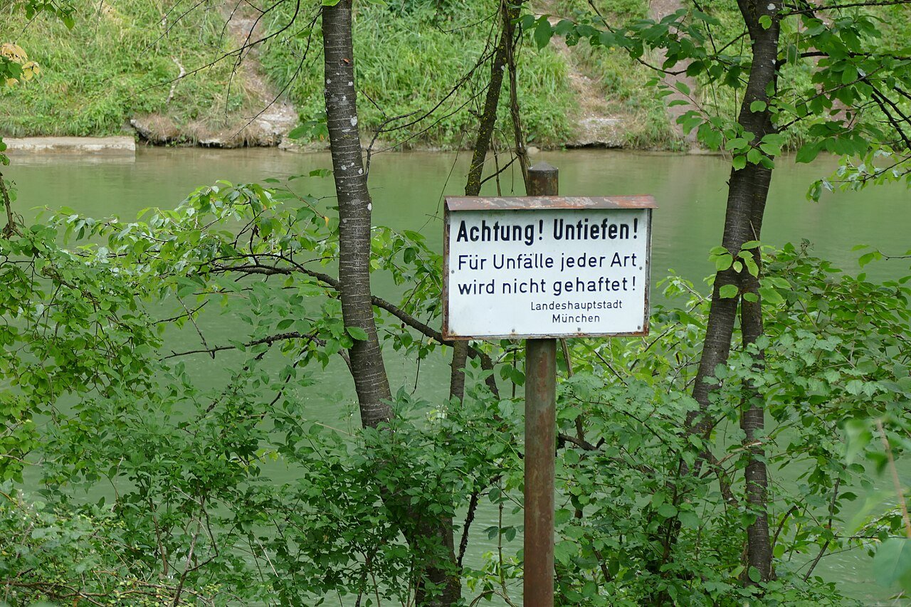 Warning sign at the Isar-Werkkanal